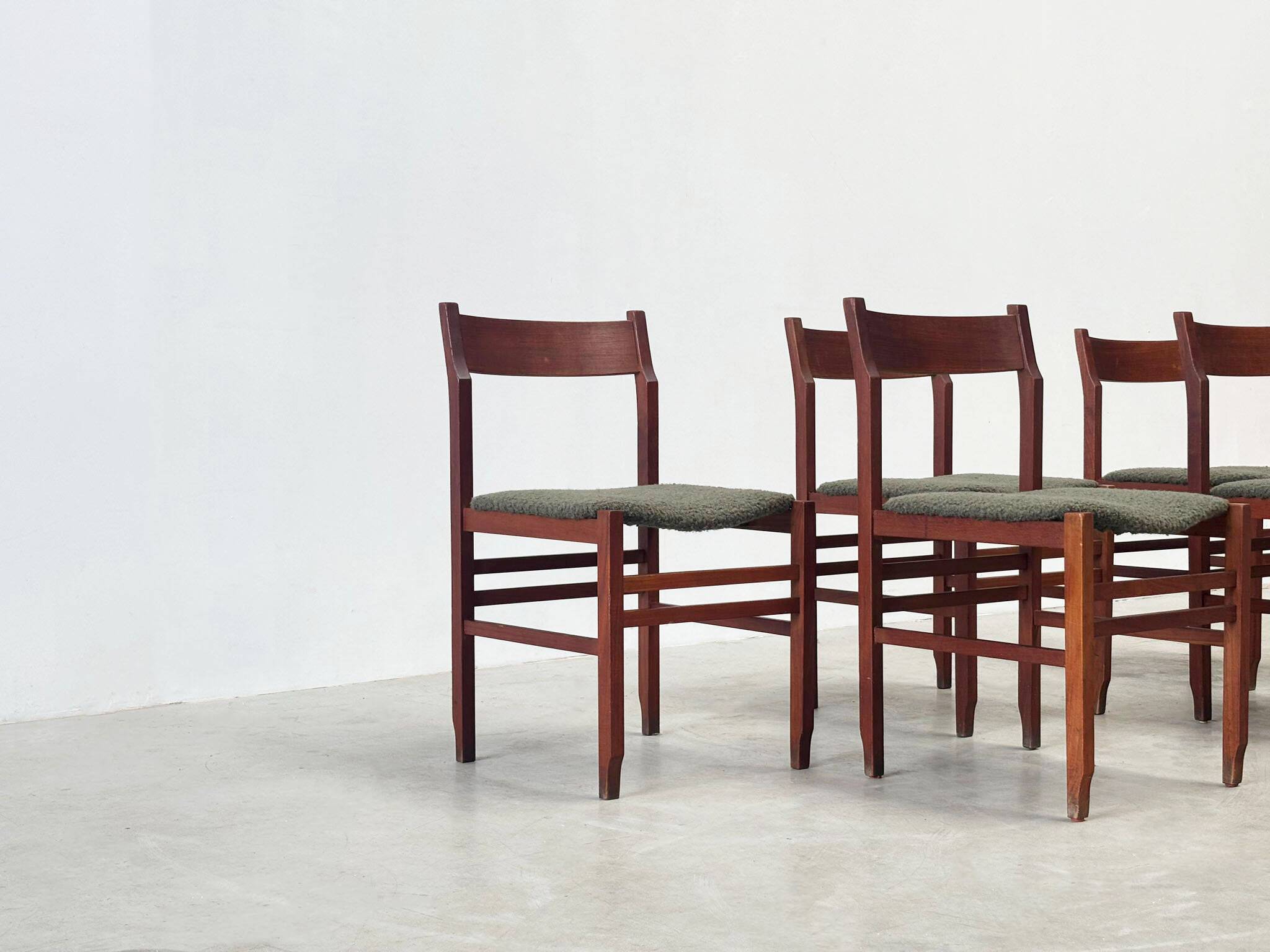 Ensemble de six élégantes chaises de salle à manger italiennes