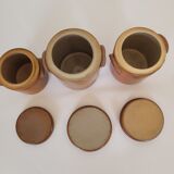 Set of 3 pots with sandstone lids