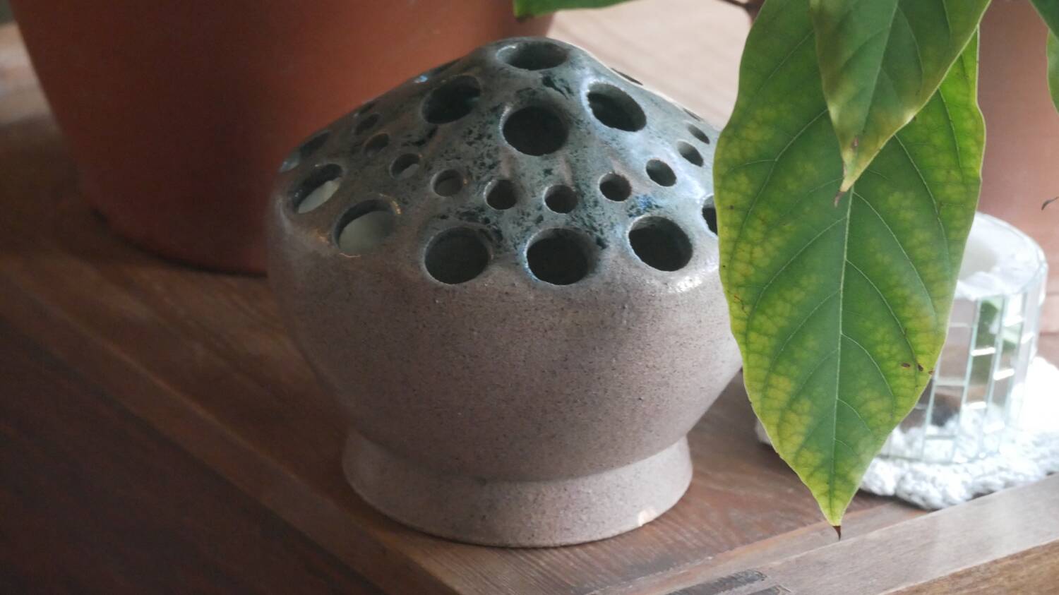 Stoneware flower holder Accolay