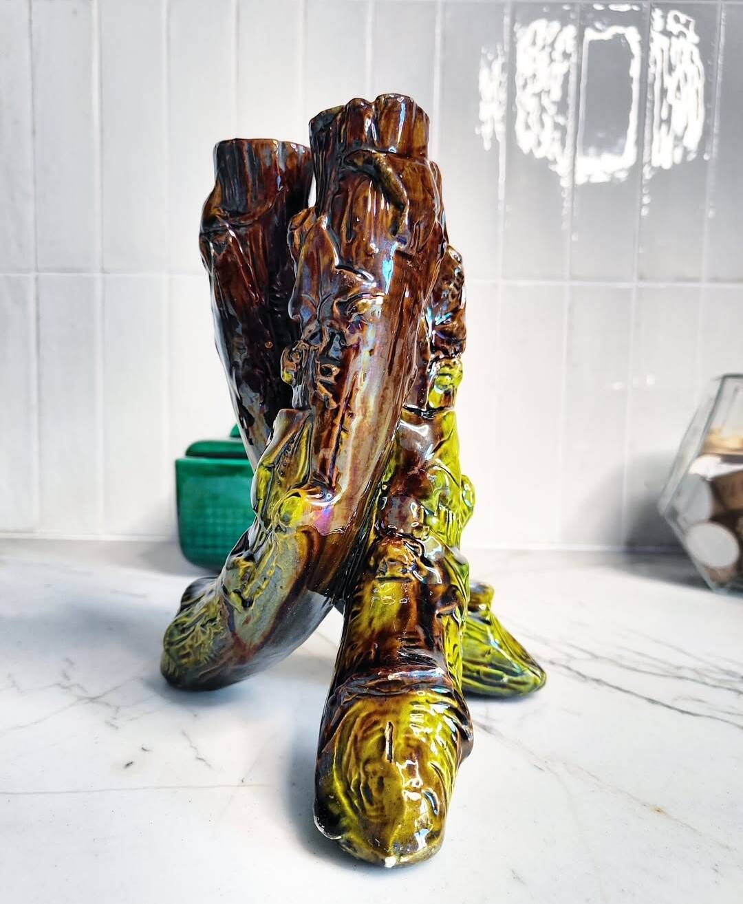 Vase bouquetière en barbotine