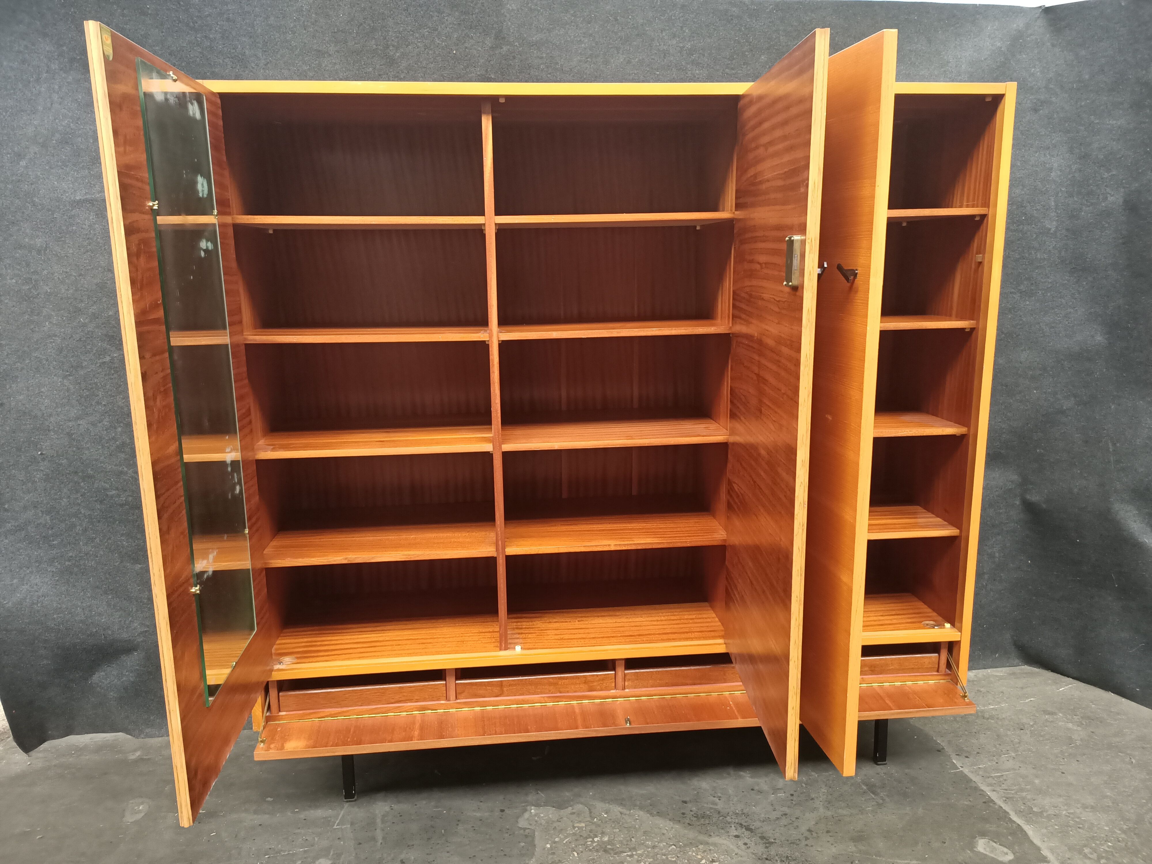 Buffet cabinet Gérard gueemonprez vintage