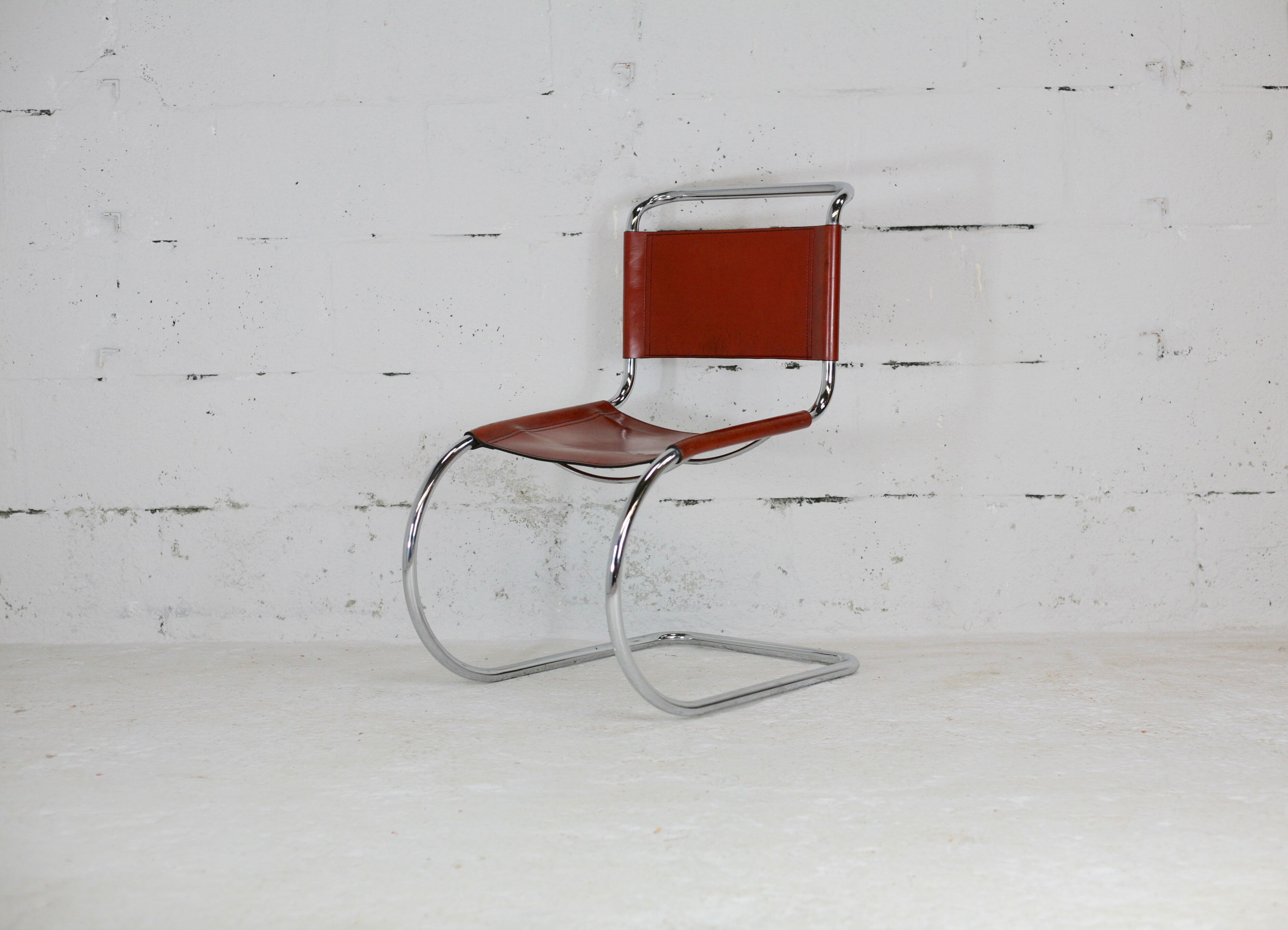 Chaise MR10 Mies Van Der Rorhe circa 1960 cuir cogna