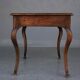 Bureau en noyer d'époque Louis XV à pied biche
