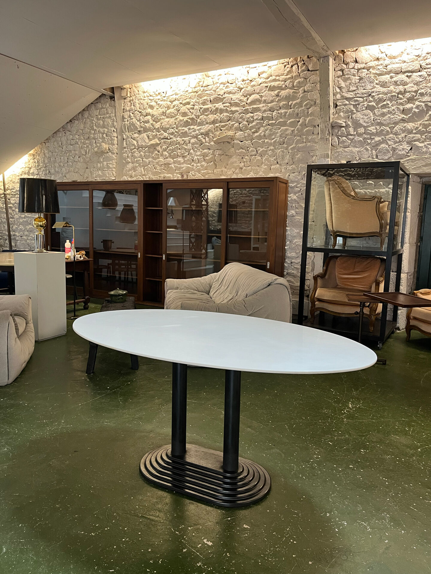 Oval dining table