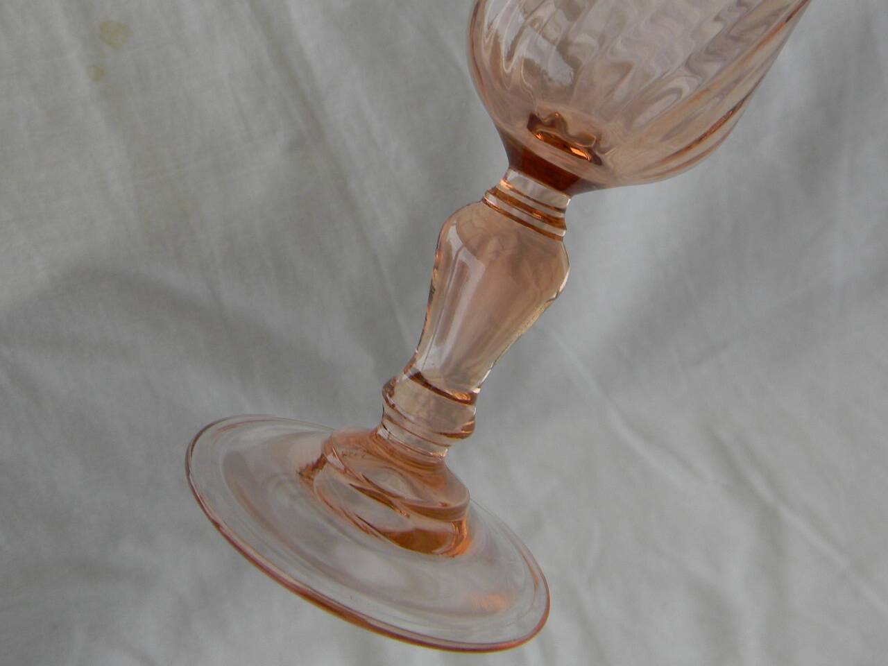 Set of 6 luminarc rosaline glass champagne flutes.