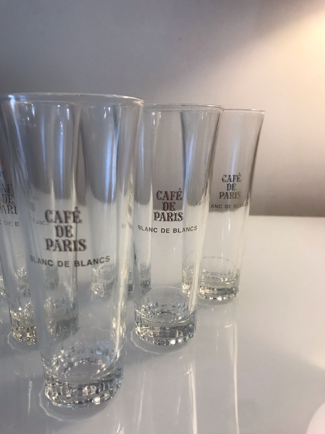 5 old glasses of brasserie café de paris