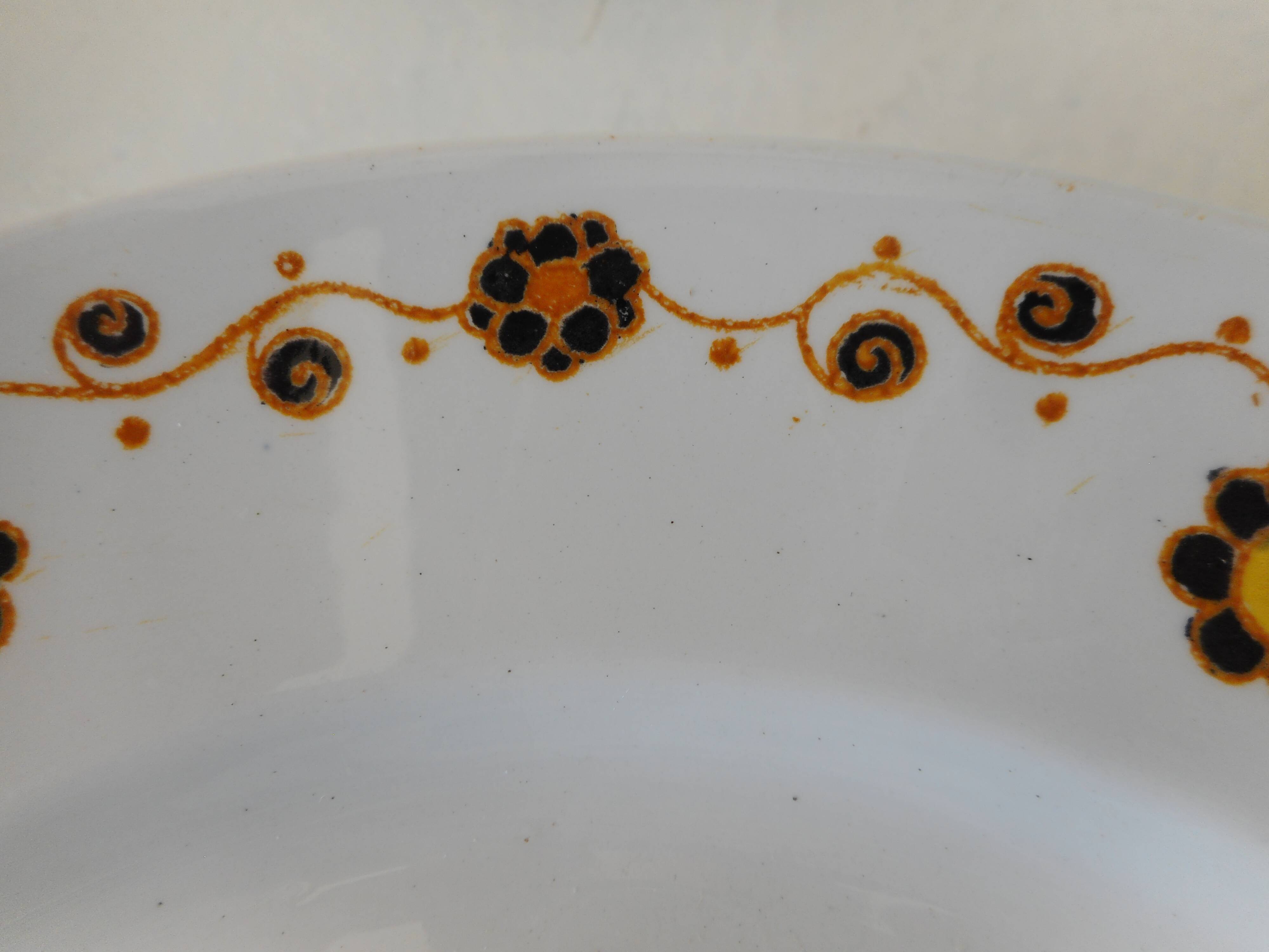 Set of 8 flat plates in Boch earthenware