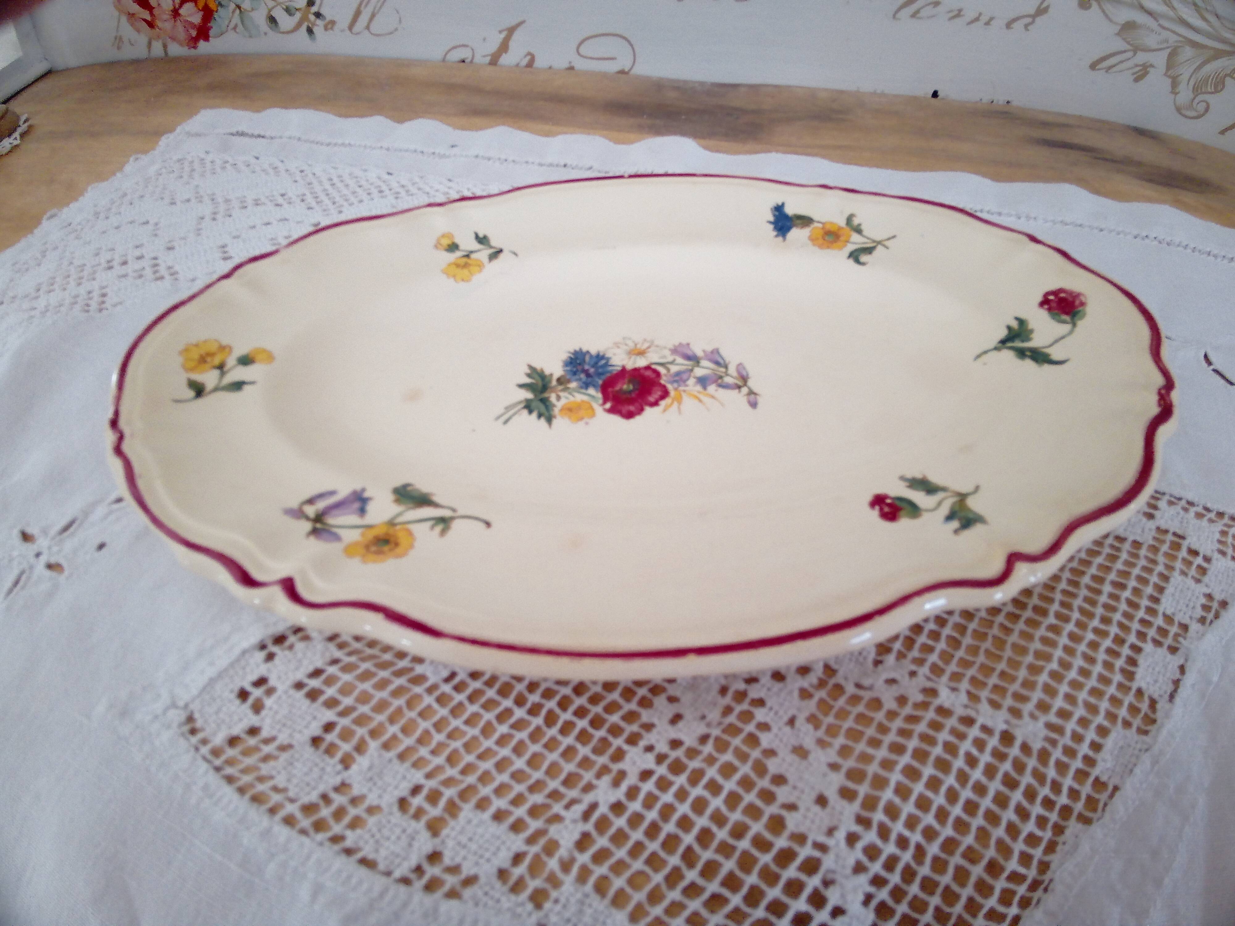 Oval dish, ravine Digoin Sarreguemines model Agreste deep red edar floral decoration