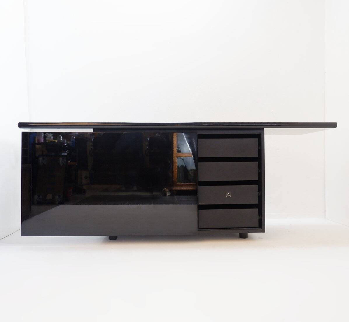 Buffet Acerbis laqué noir - Série Sheraton, années 1980