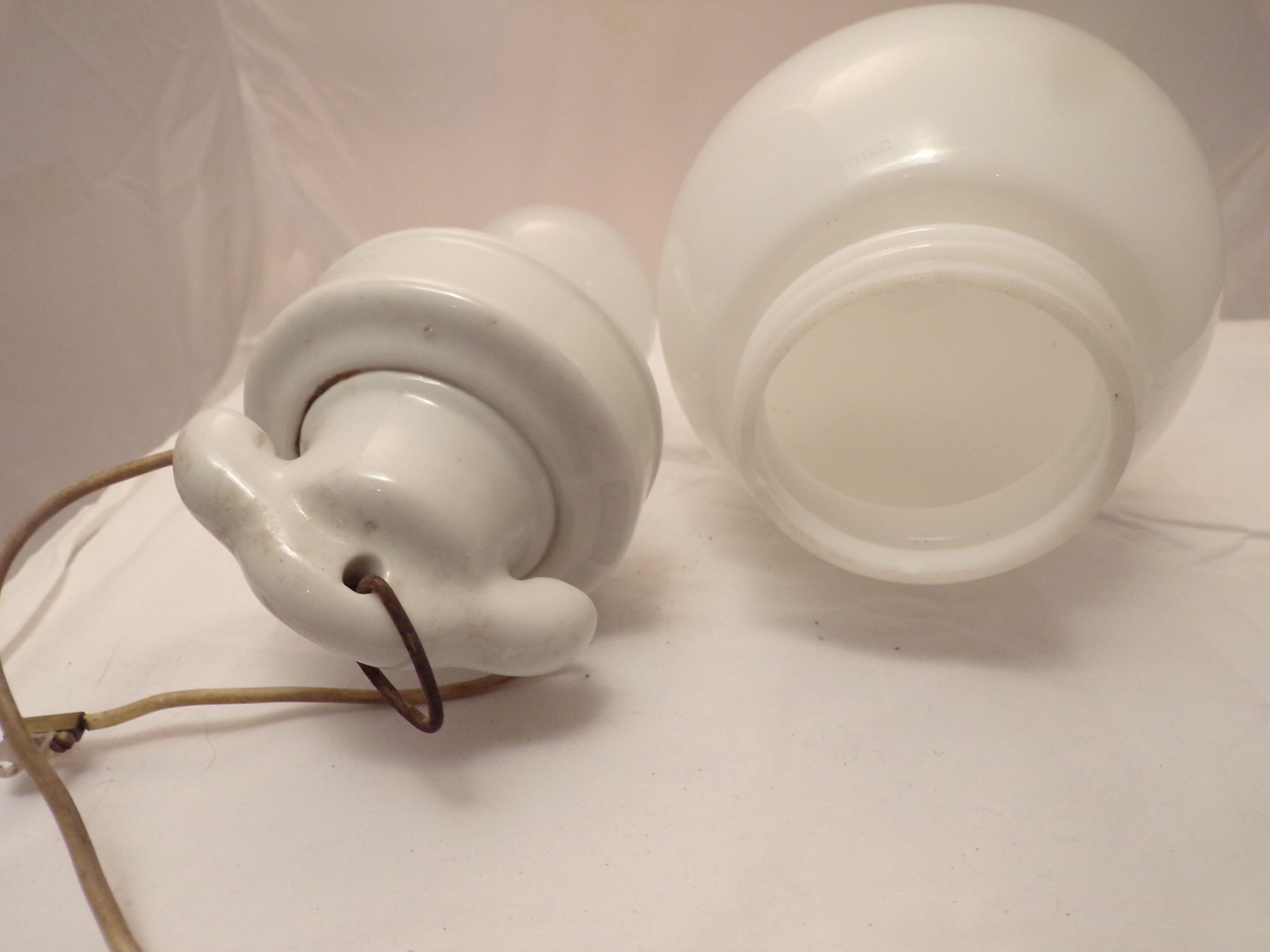 Lampe baladeuse suspensions verre et porcelaine