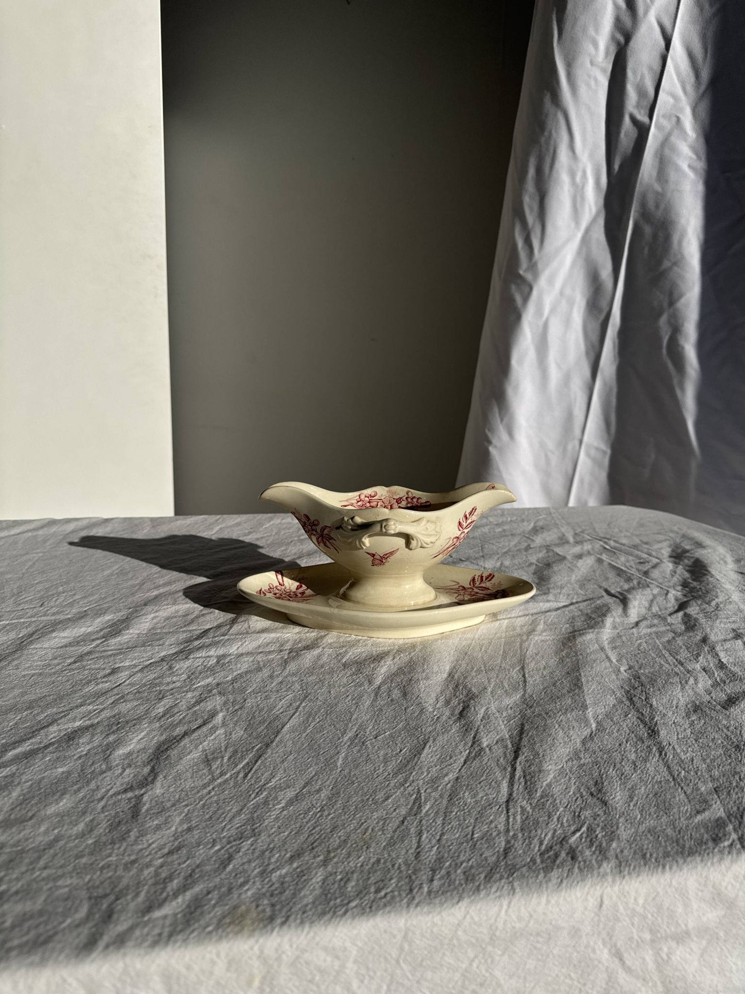 Saucier ancienne en faïence rose de Badonviller modèle Jasmin
