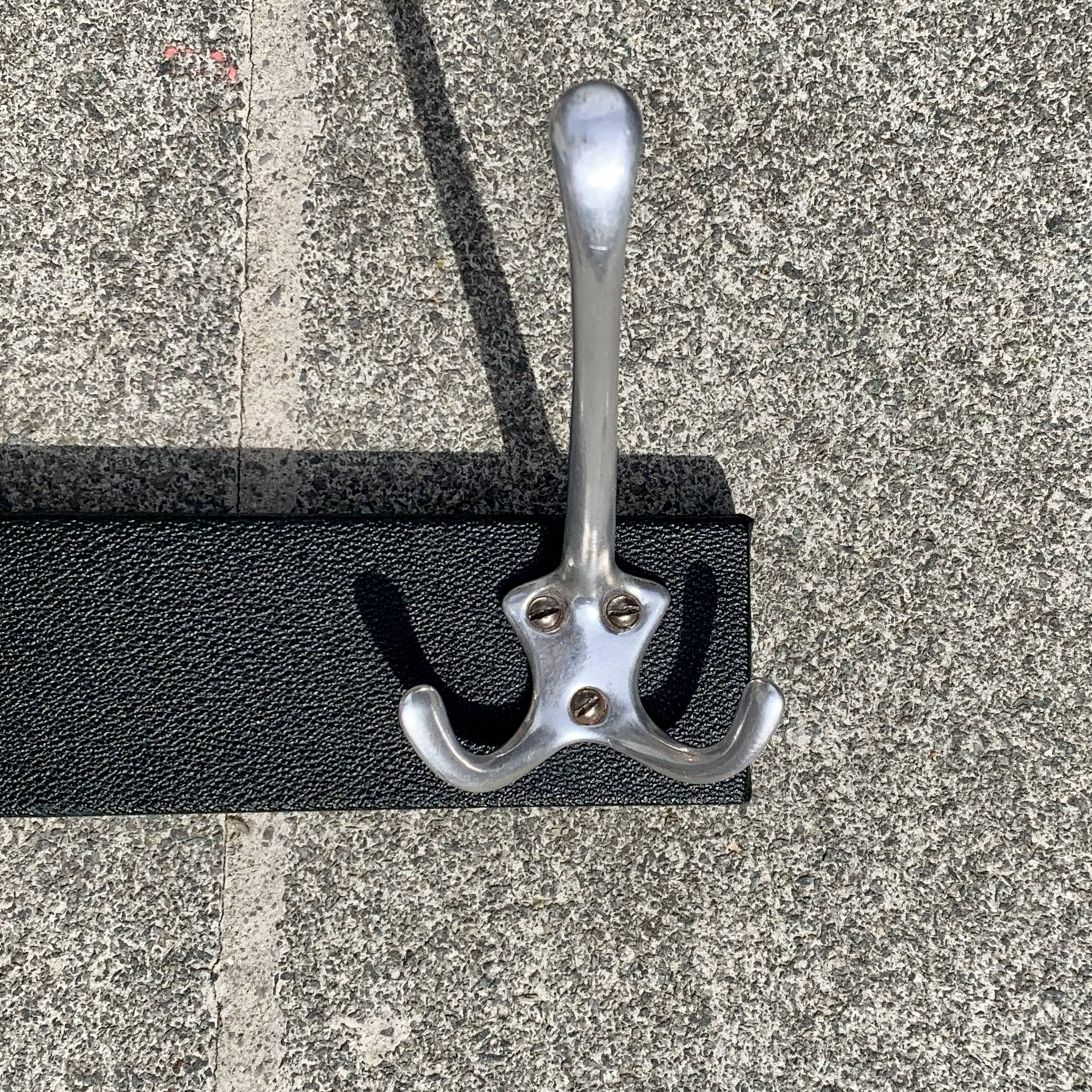 Vintage wall coat rack in wood and black Skai - 6 coat hooks