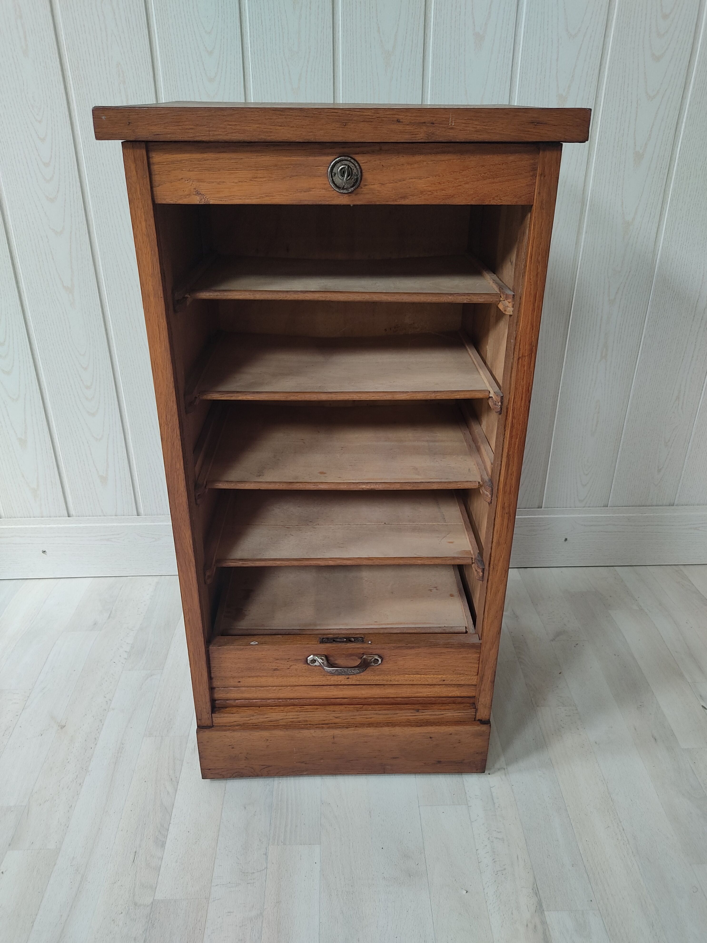 Furniture notary binder has curtain
