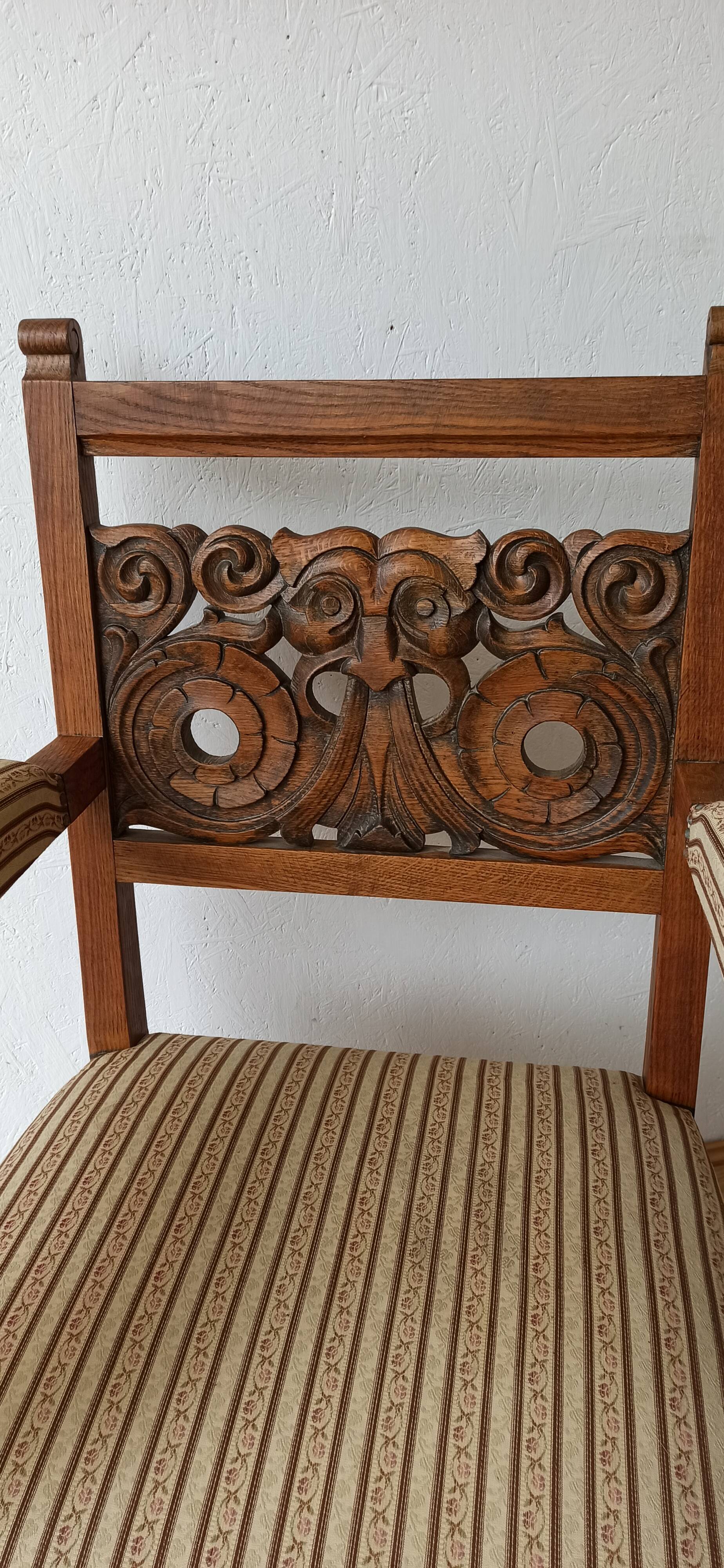 Pair of thrones vintage incredible chairs.