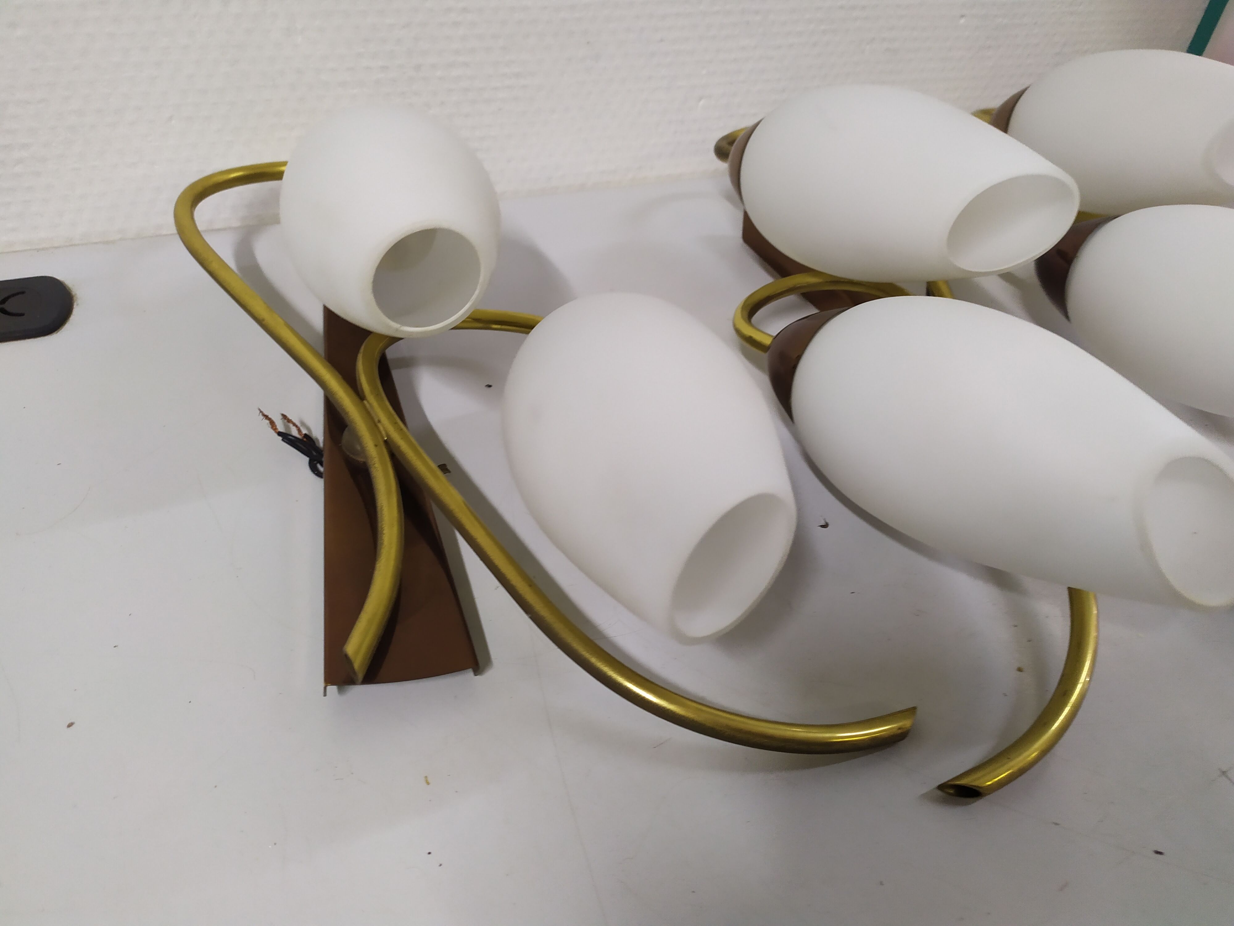 Lot de 3 applique mural tulipe opaline blanche laiton