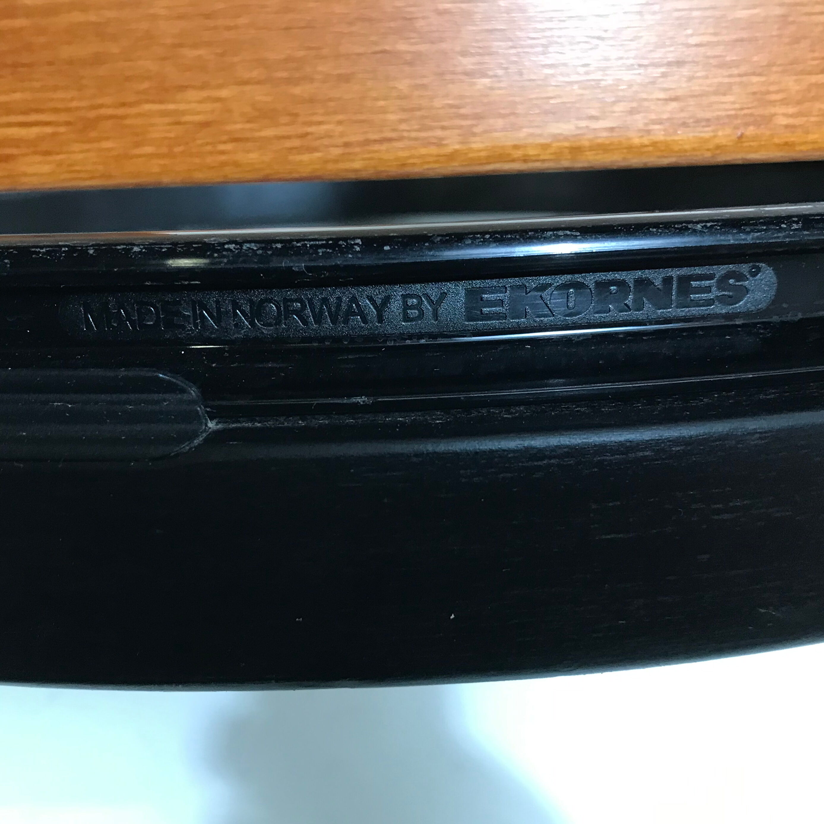 Stressless relaxation chair Consul (M) Classic in teak and ivory leather, Norway