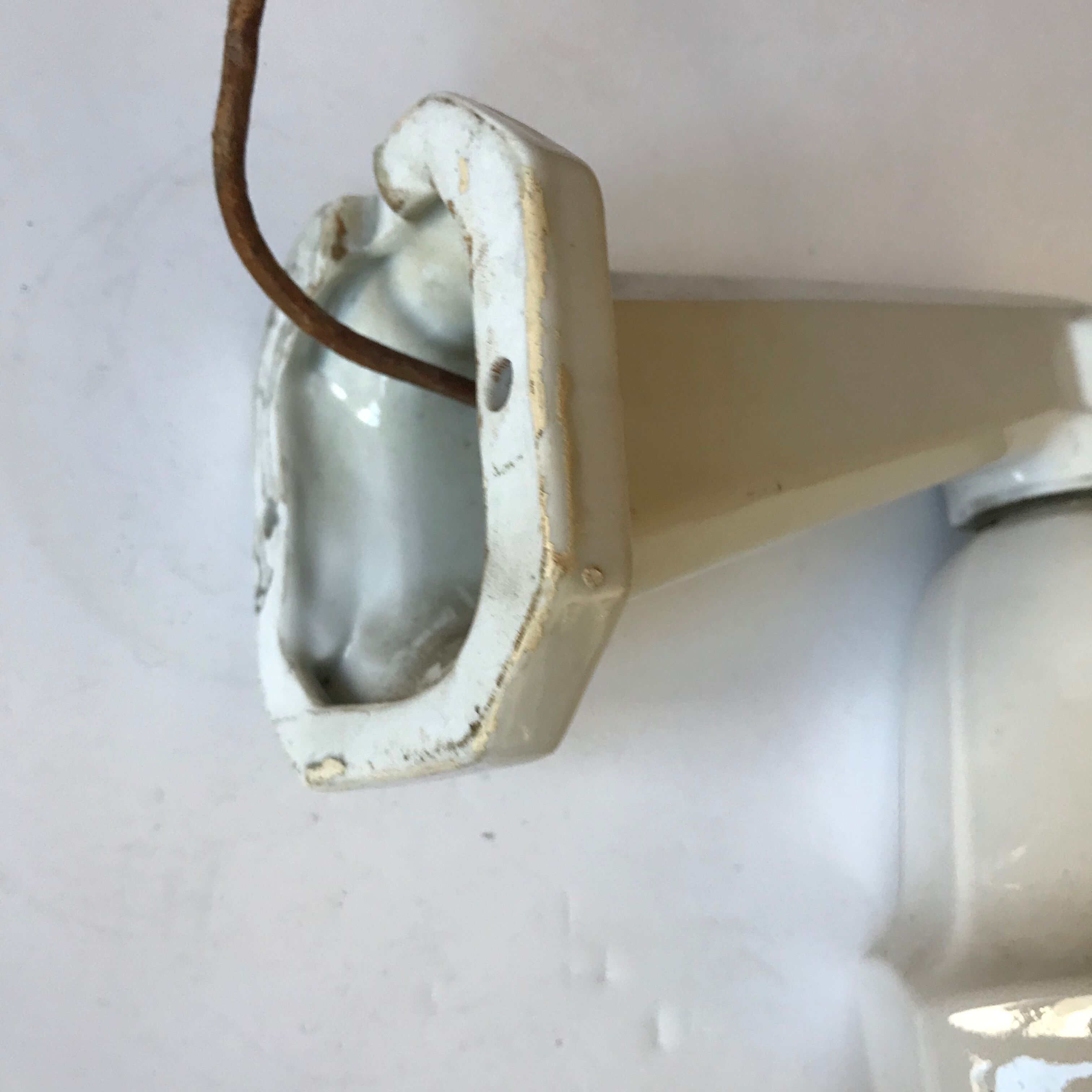 White and opaline porcelain wall lamp