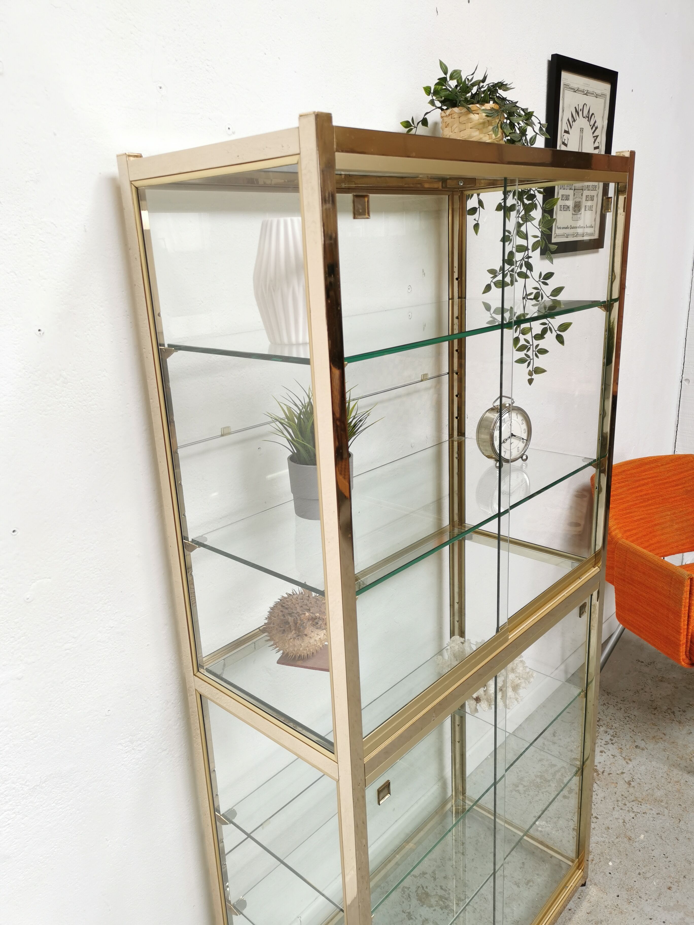 Vitrine laiton étagère verre design 1970
