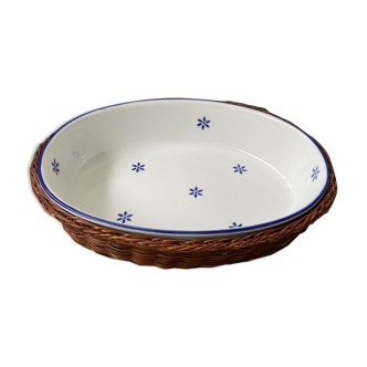 Plat ovale en céramique décor fleurs bleu avec panier osier