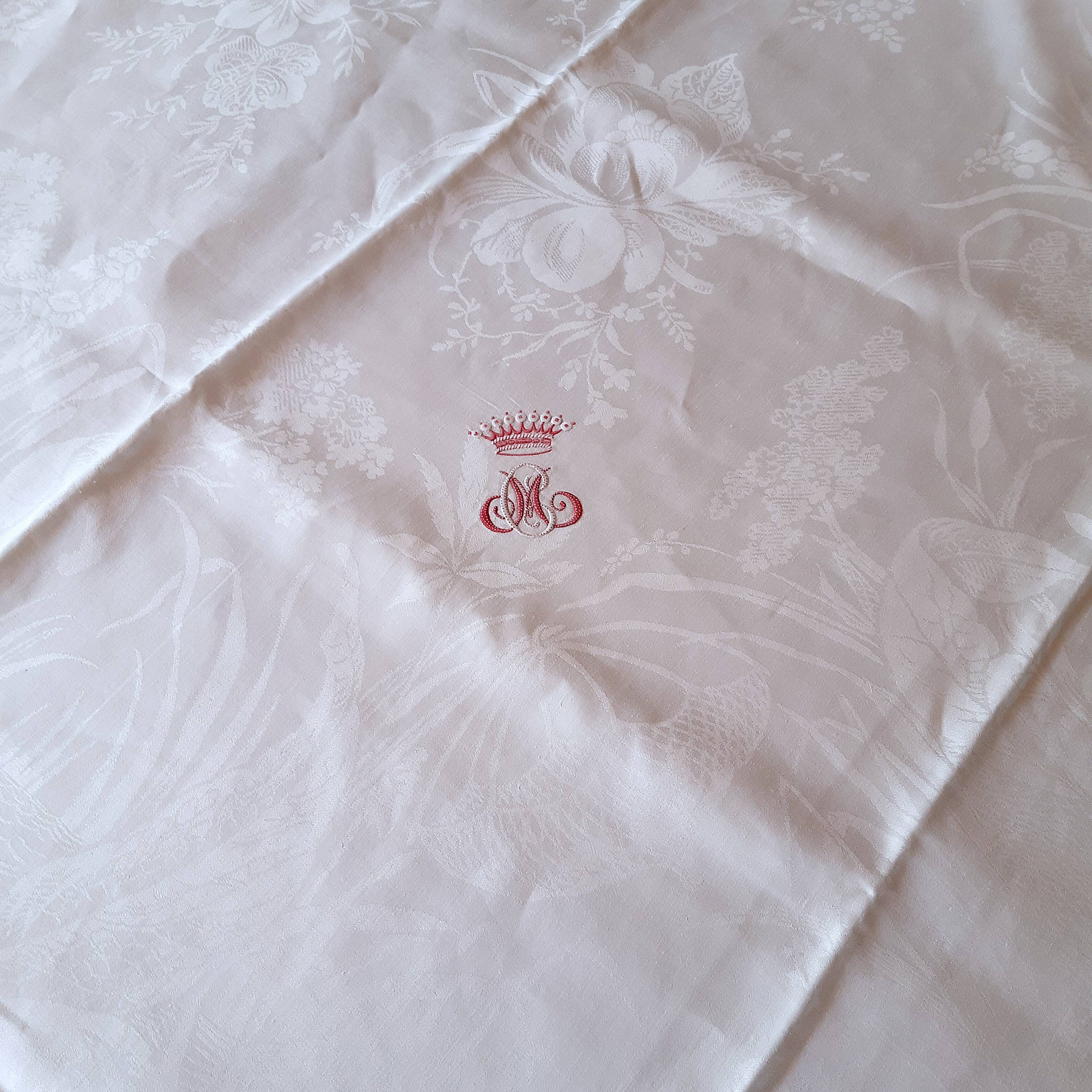 Damask tablecloth 4m10 x 2m15 with county crown
