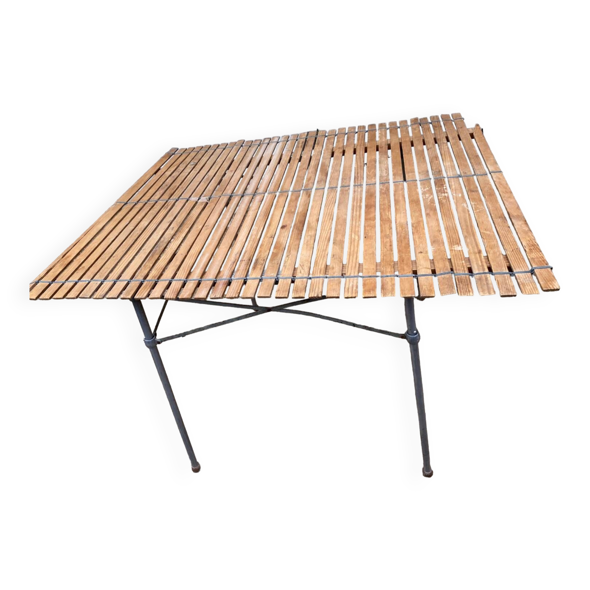 Folding camping table