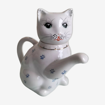 Porcelain teapot cat