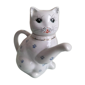 Porcelain teapot cat