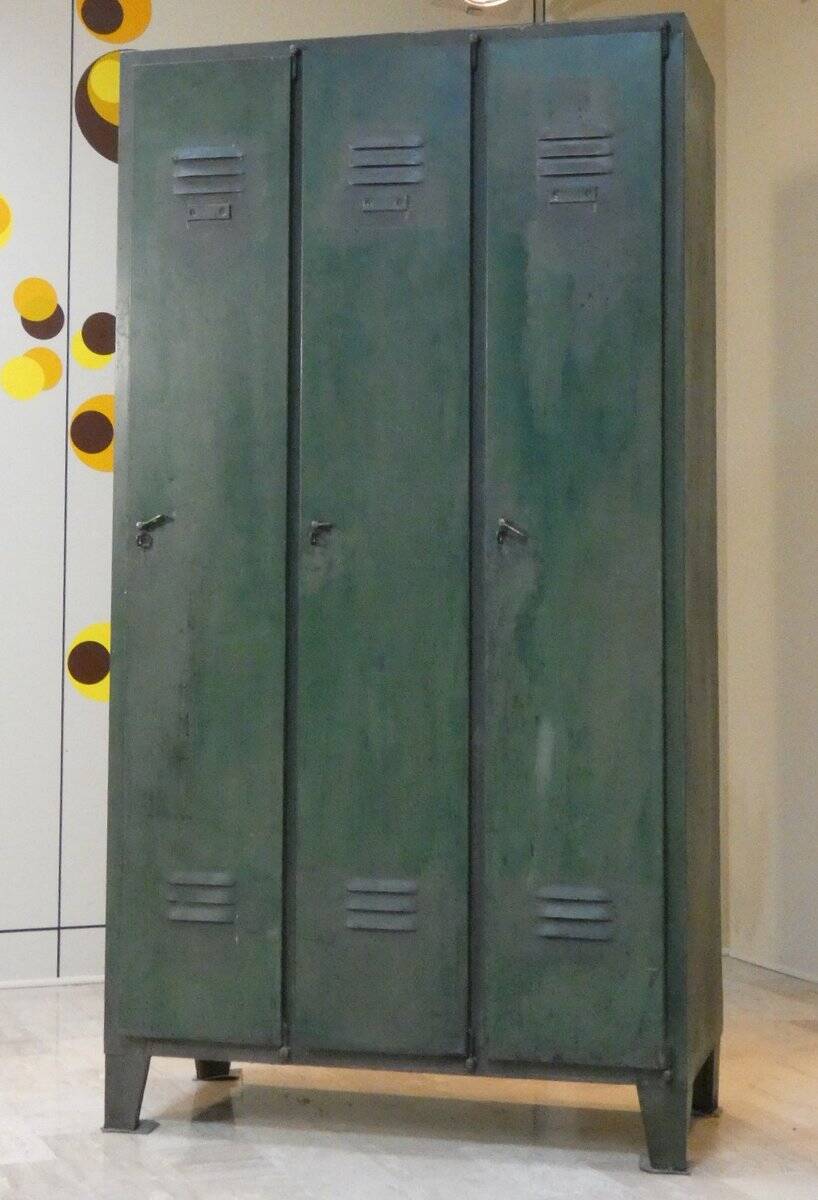 Vintage military metal cabinet from Officina Di Ricerca, Italy, 1960s.