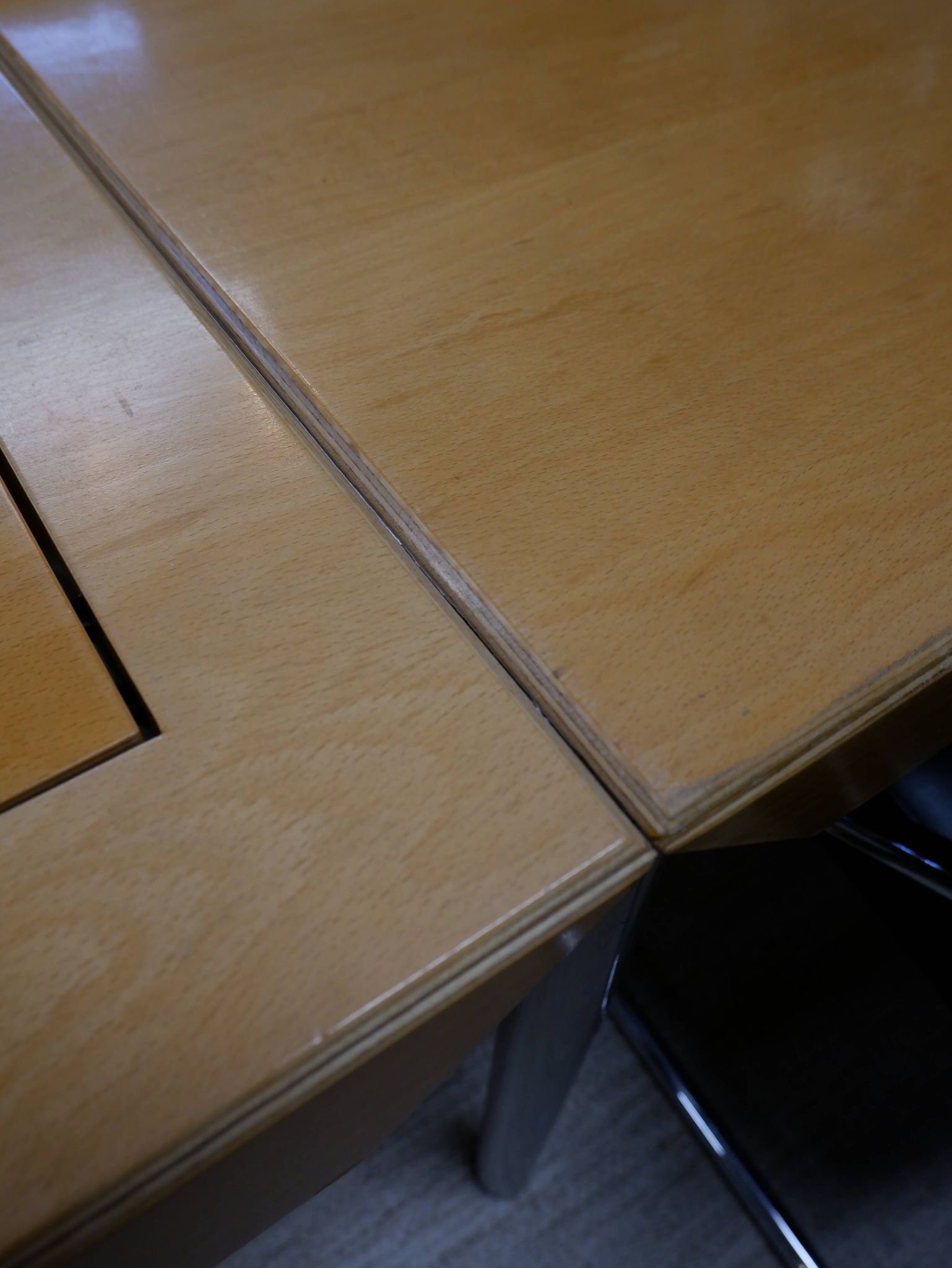 1980s extendable dining table