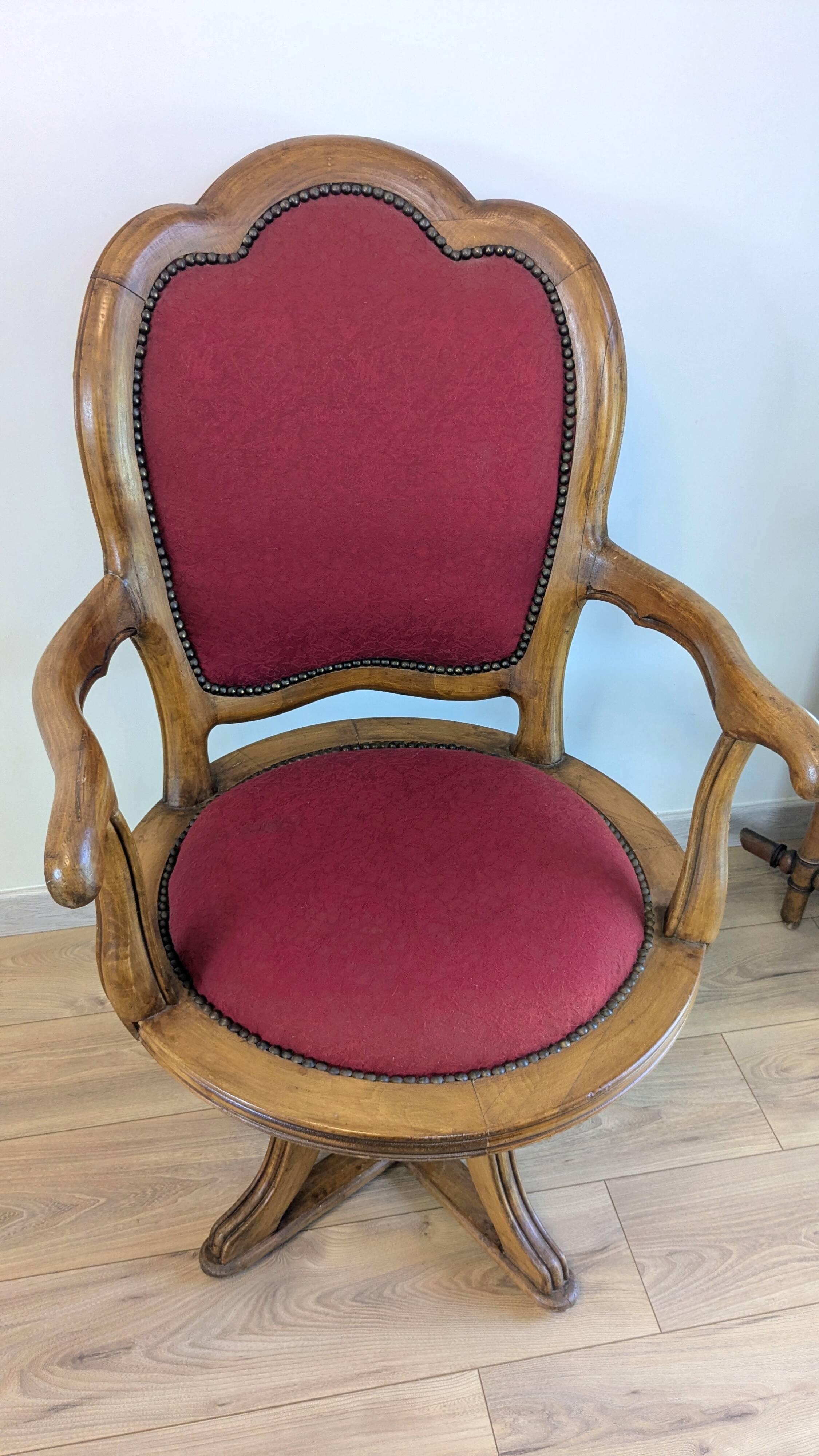 Vintage captain's chair in wood and garnet fabric — a seat with character