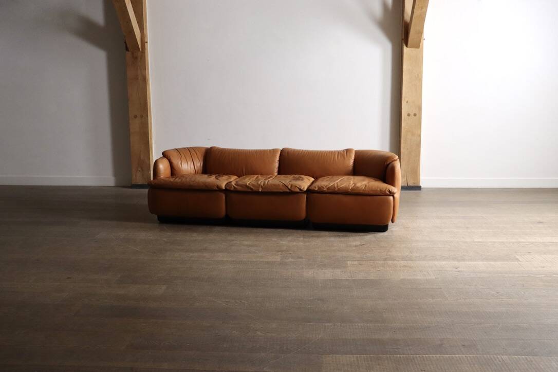 Confidential sofa by Alberto Rosselli for Saporiti in cognac leather, Italy 1970s