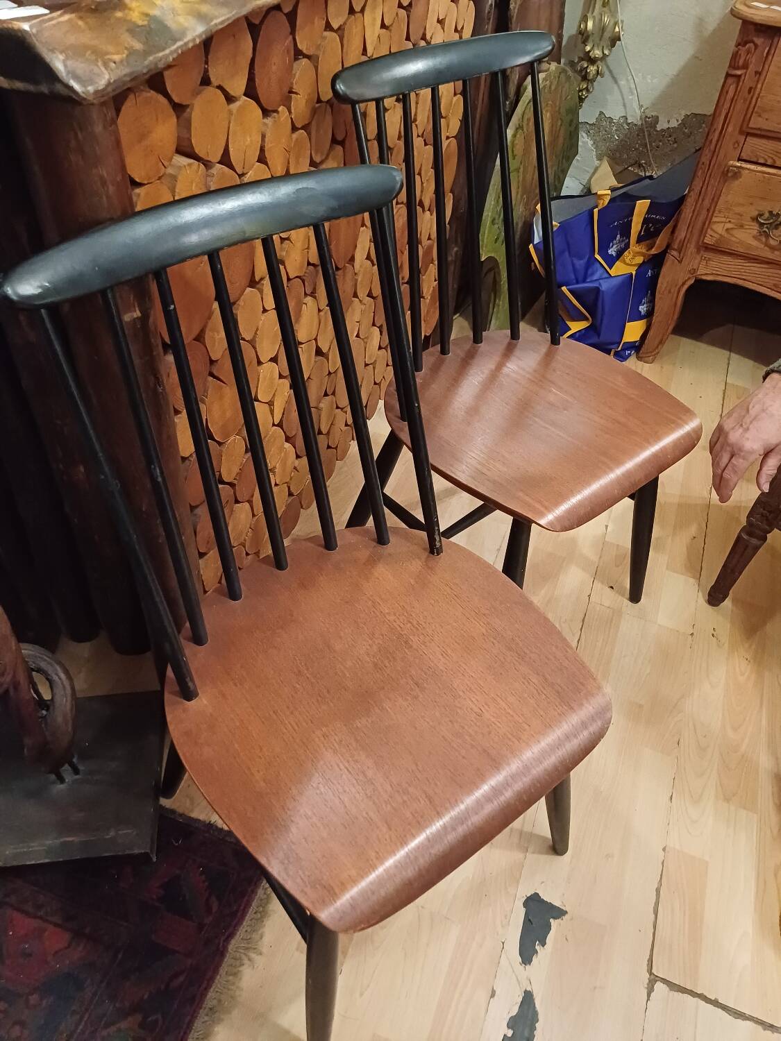 Paire de chaises scandinave " stol kamnik " 1960 étiquette d'époque sur les deux