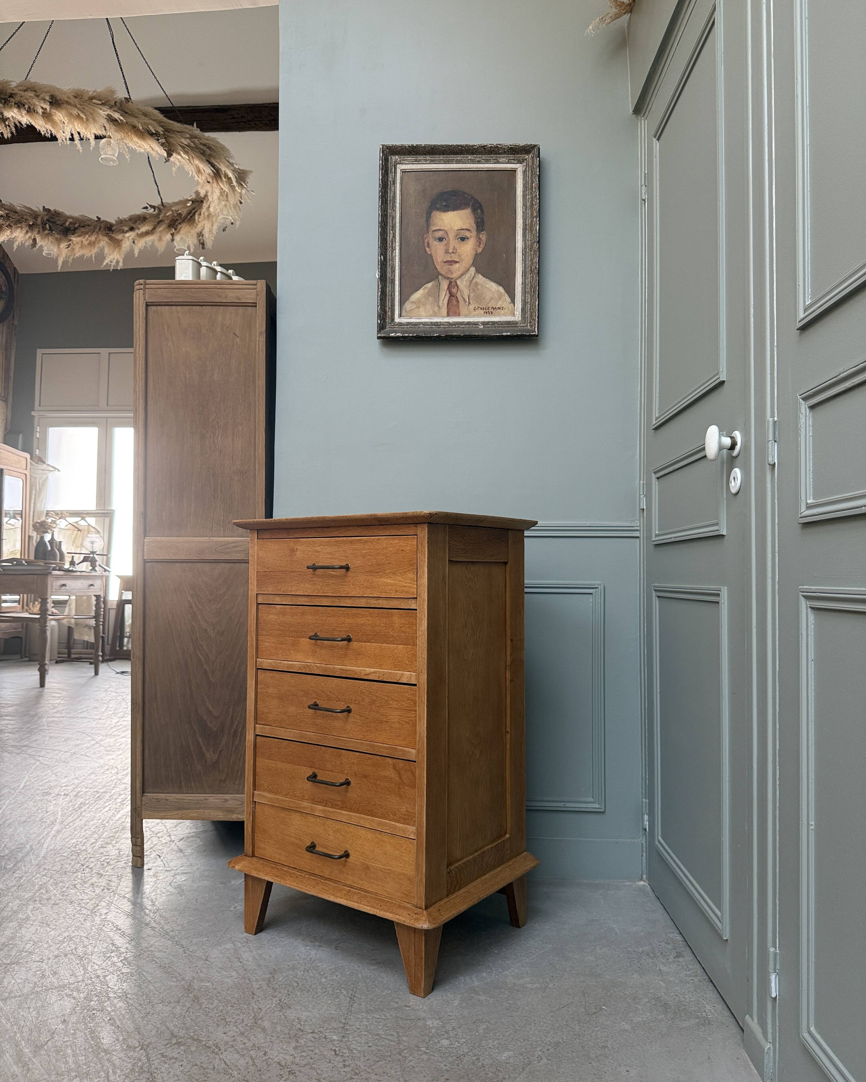 Petite commode vintage en chêne (restaurée)