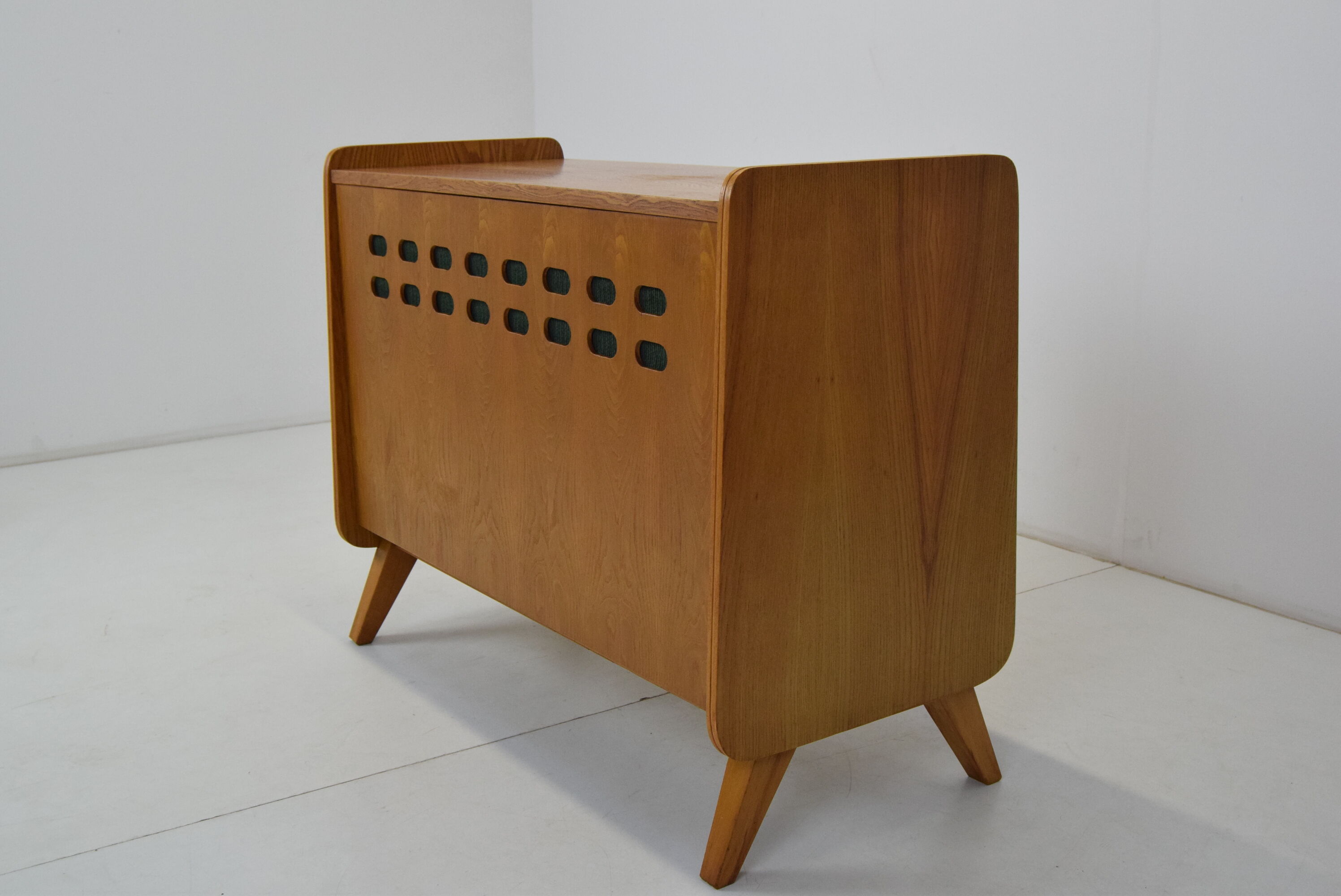 Commode du milieu du siècle Tatra Pravenec années 1960.
