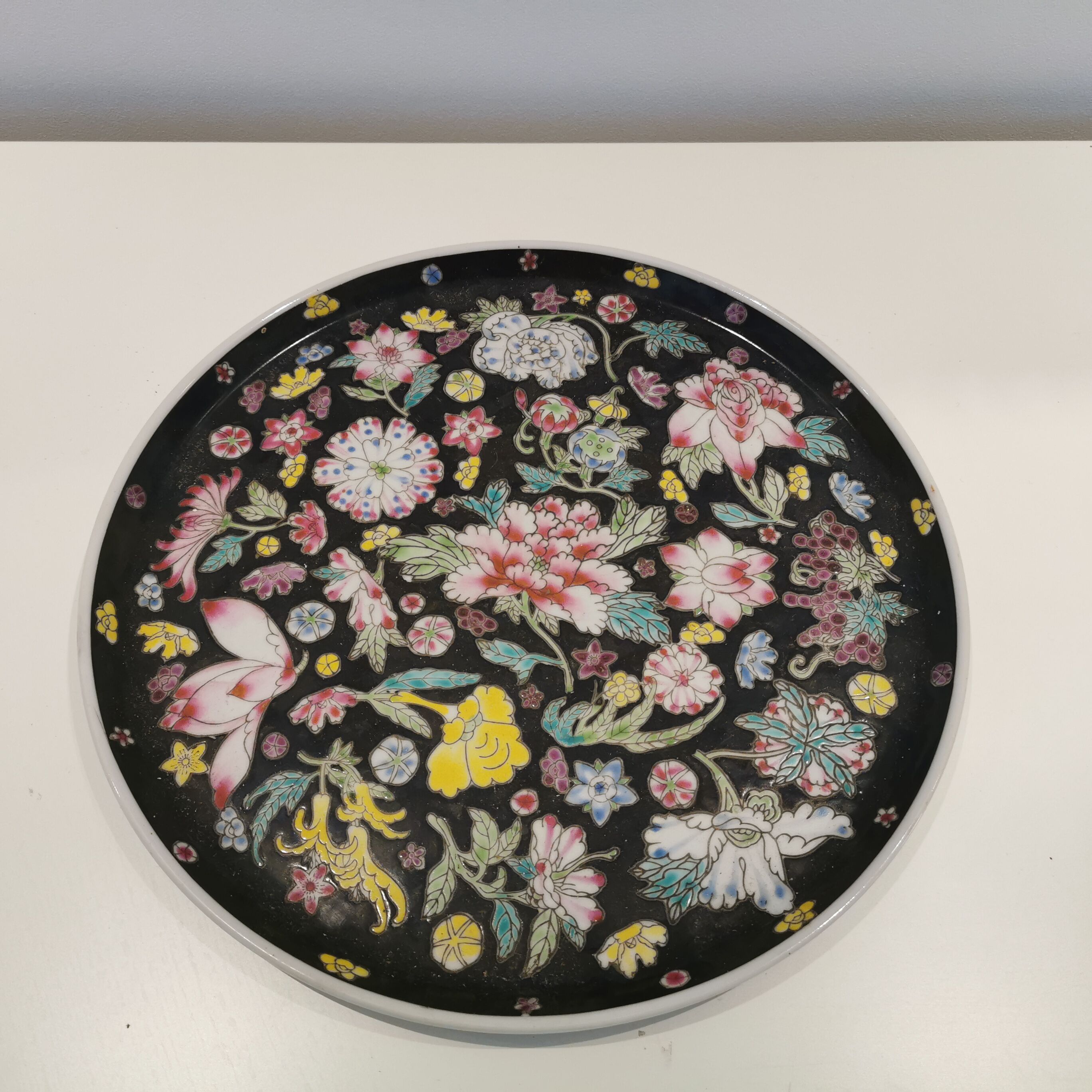 Ceramic wall plate