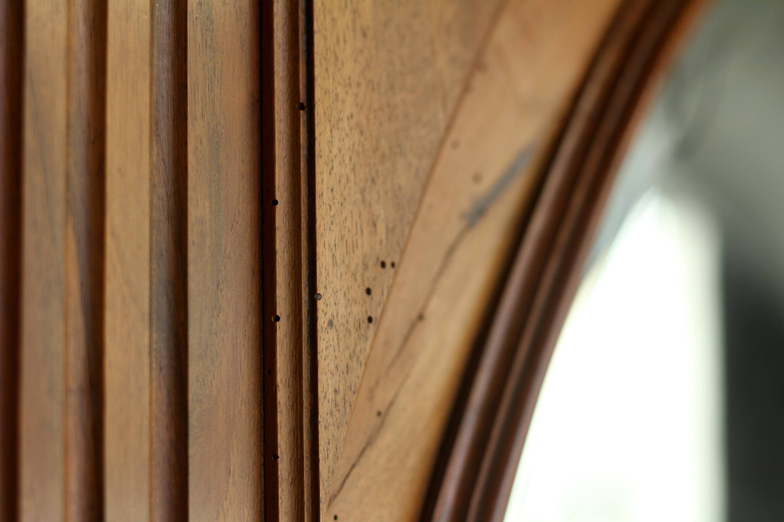 Very beautiful entrance wardrobe in solid walnut (circa 1900).