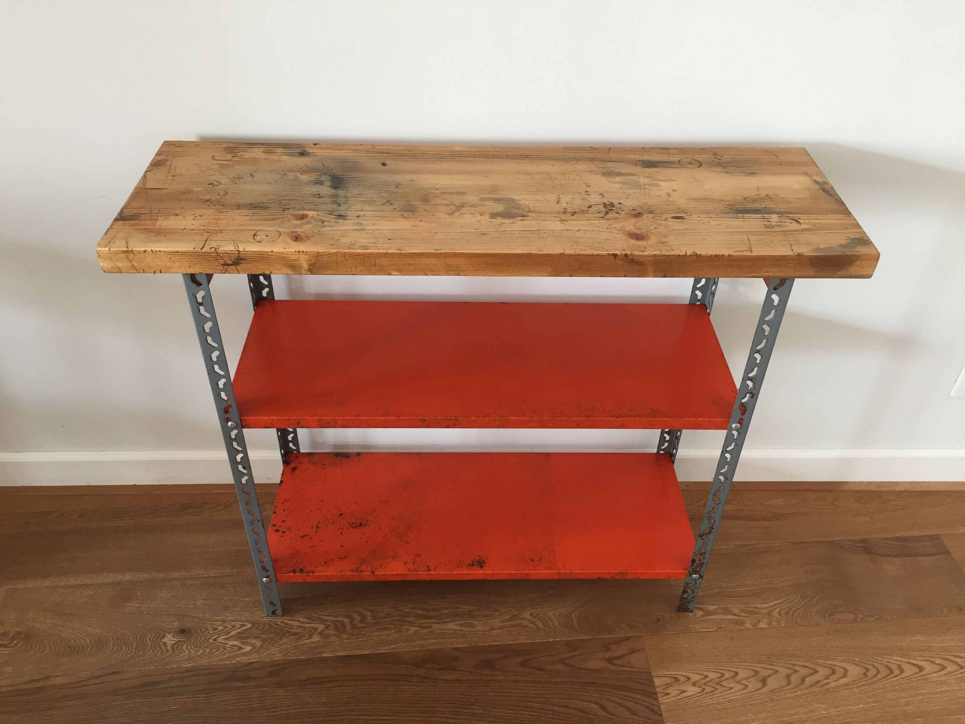 Console / industrial shelf