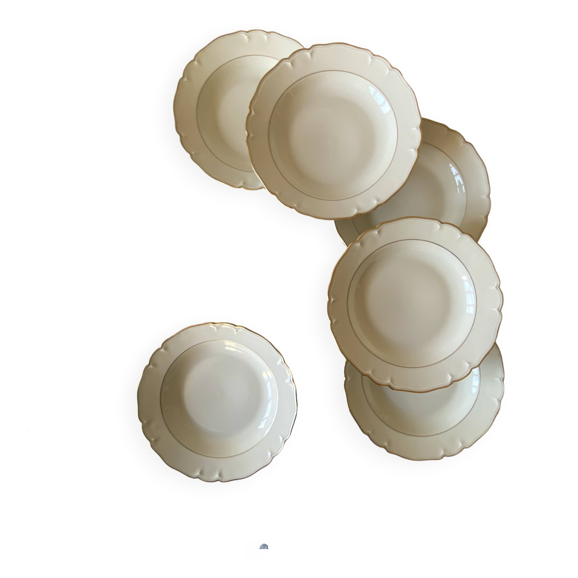 6 assiettes creuses porcelaine ancienne blanc cassé et liseré or Limoges