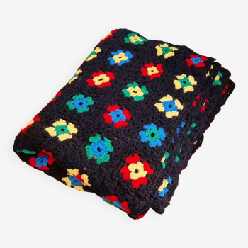 Vintage flower pattern crochet blanket