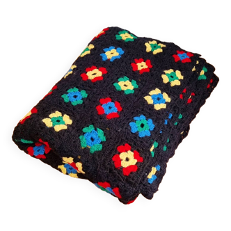 Vintage flower pattern crochet blanket
