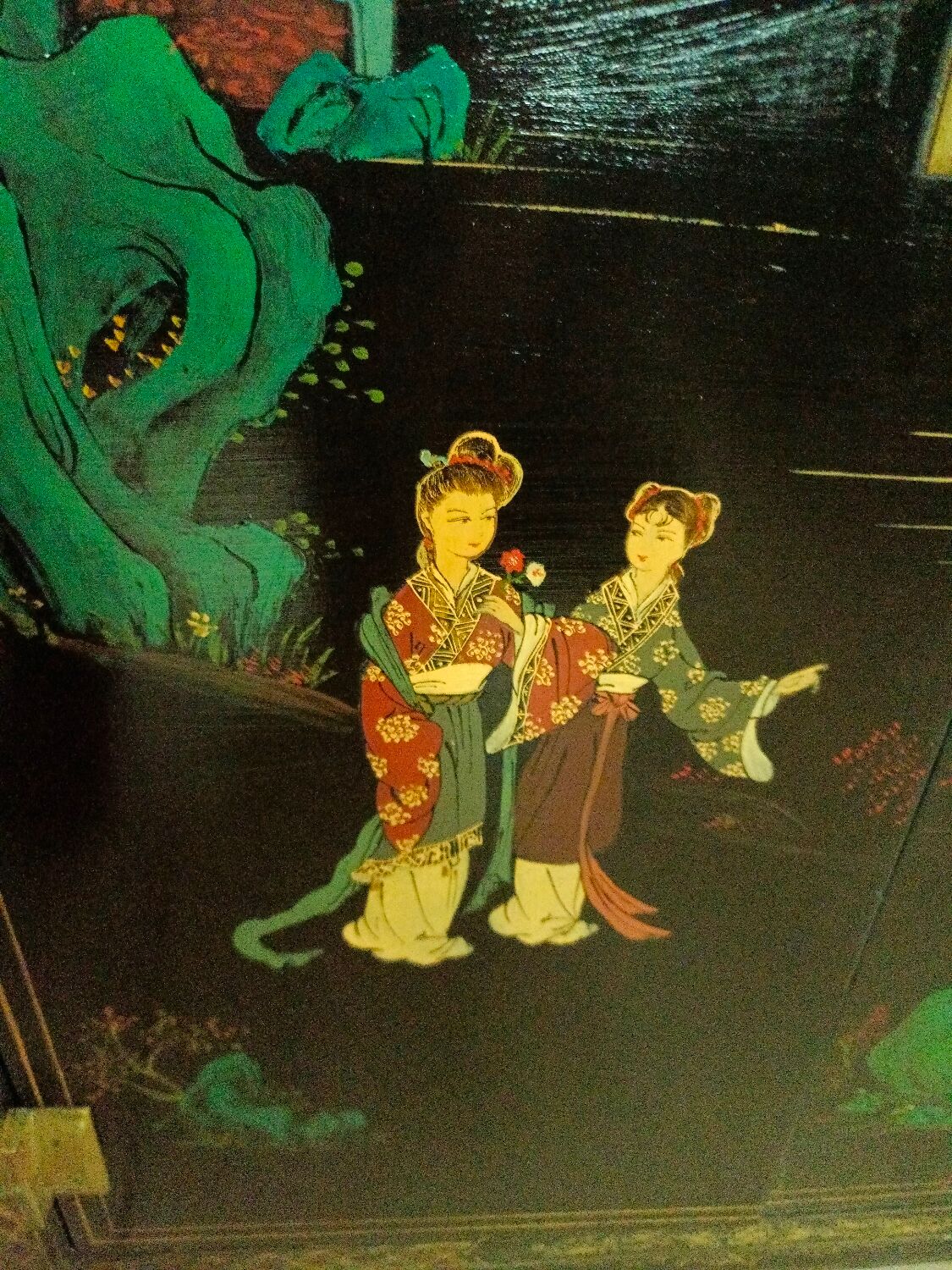 Chinese sideboard lacquered and hand painted