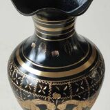 Vintage brass vase with black and gold patina, corolla neck. From India. Mid-20th century. Engraved heart/floral/leafy patterns. High 20 cm