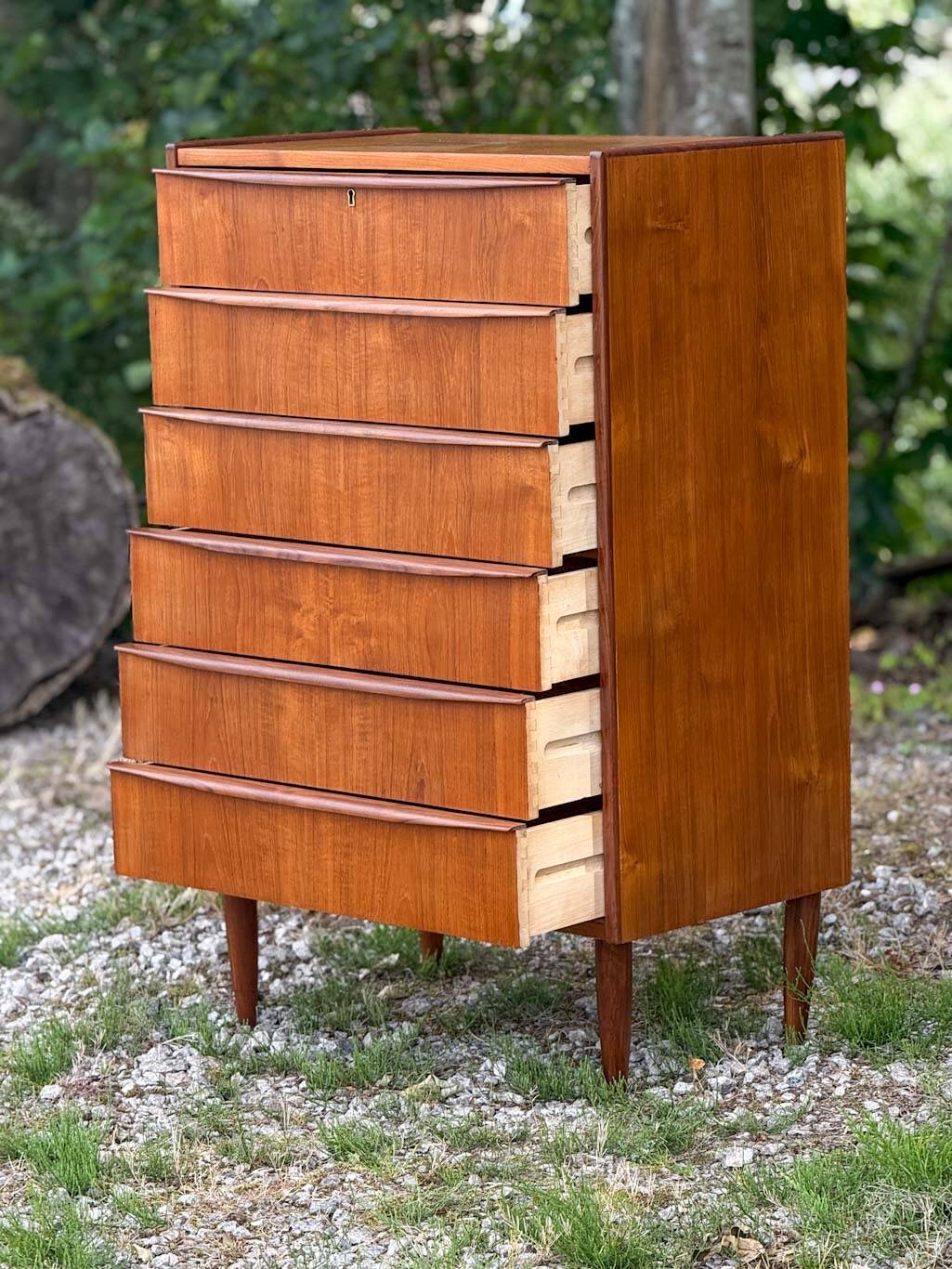 Commode (fabriquée au Danemark 1950)