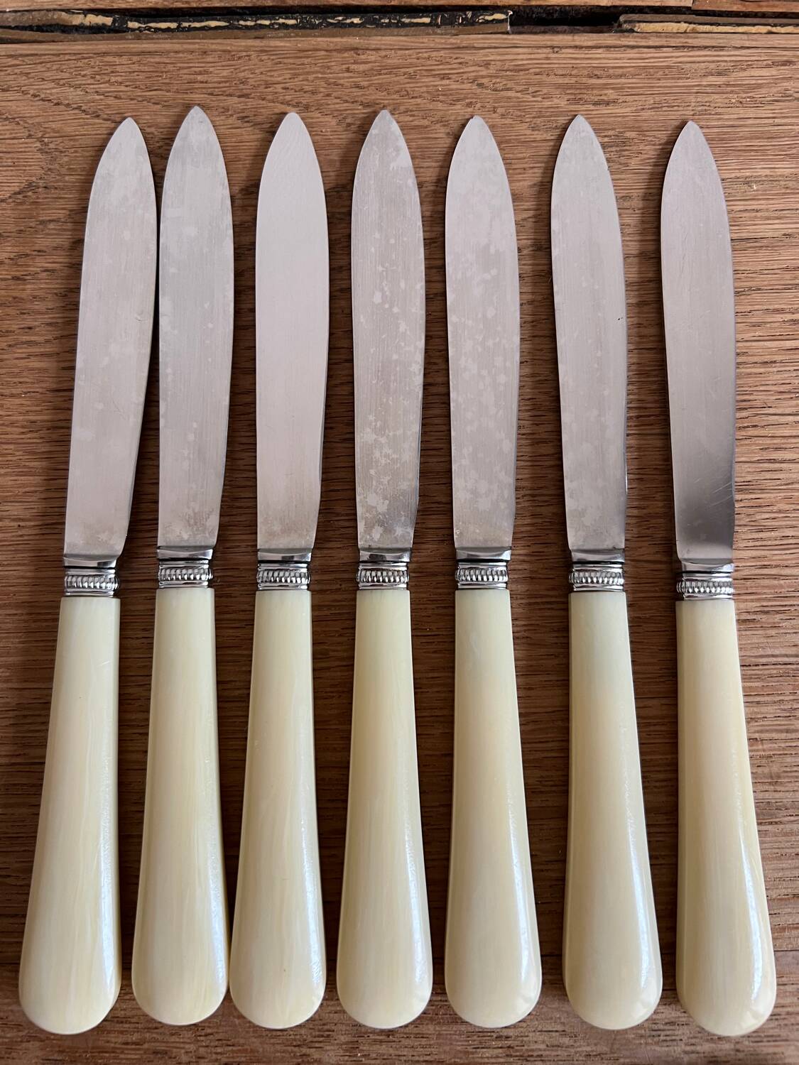 12 cheese or dessert knives