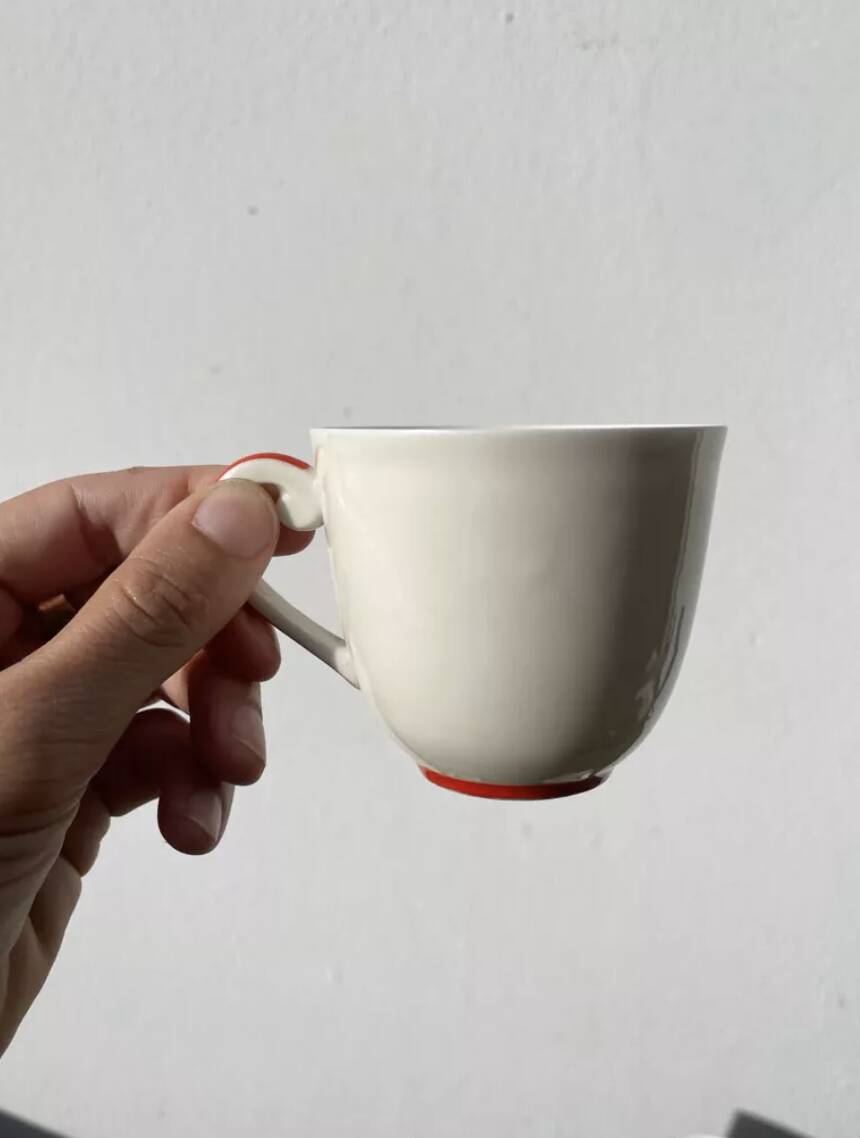 8 tasses en porcelaine fine blanche de Limoges Art déco