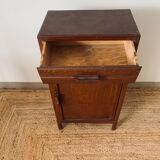 Meuble d’appoint parisien
