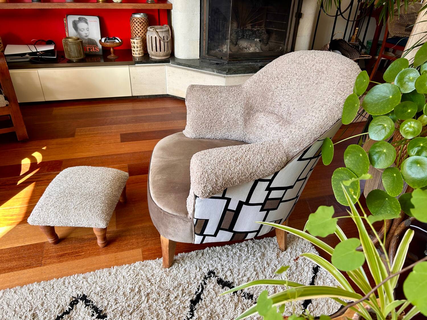 Renovated crapaud armchair with footrest - Boucle fabric