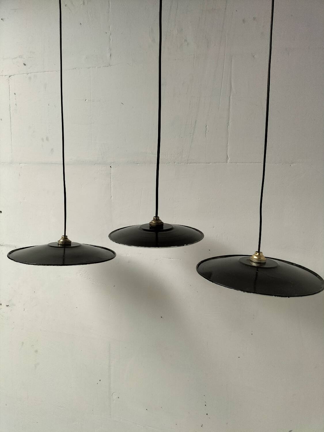 Enamelled sheet metal suspensions