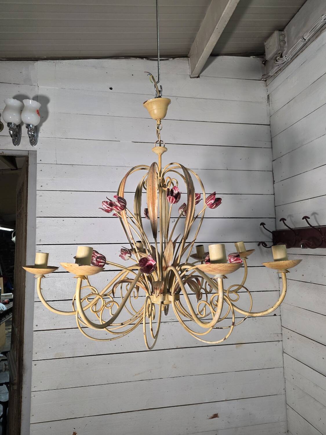 Wrought iron chandelier in Florentine style from the 1970s.