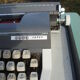 Machine a écrire bleue Japy Inter nettoyée révisée avec sa sacoche